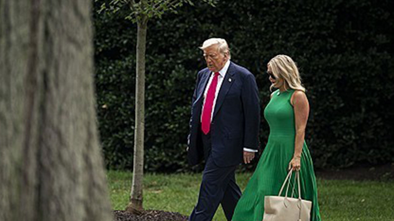 백악관, '엡스타인 단독 보도' WSJ 출장 취재단서 제외