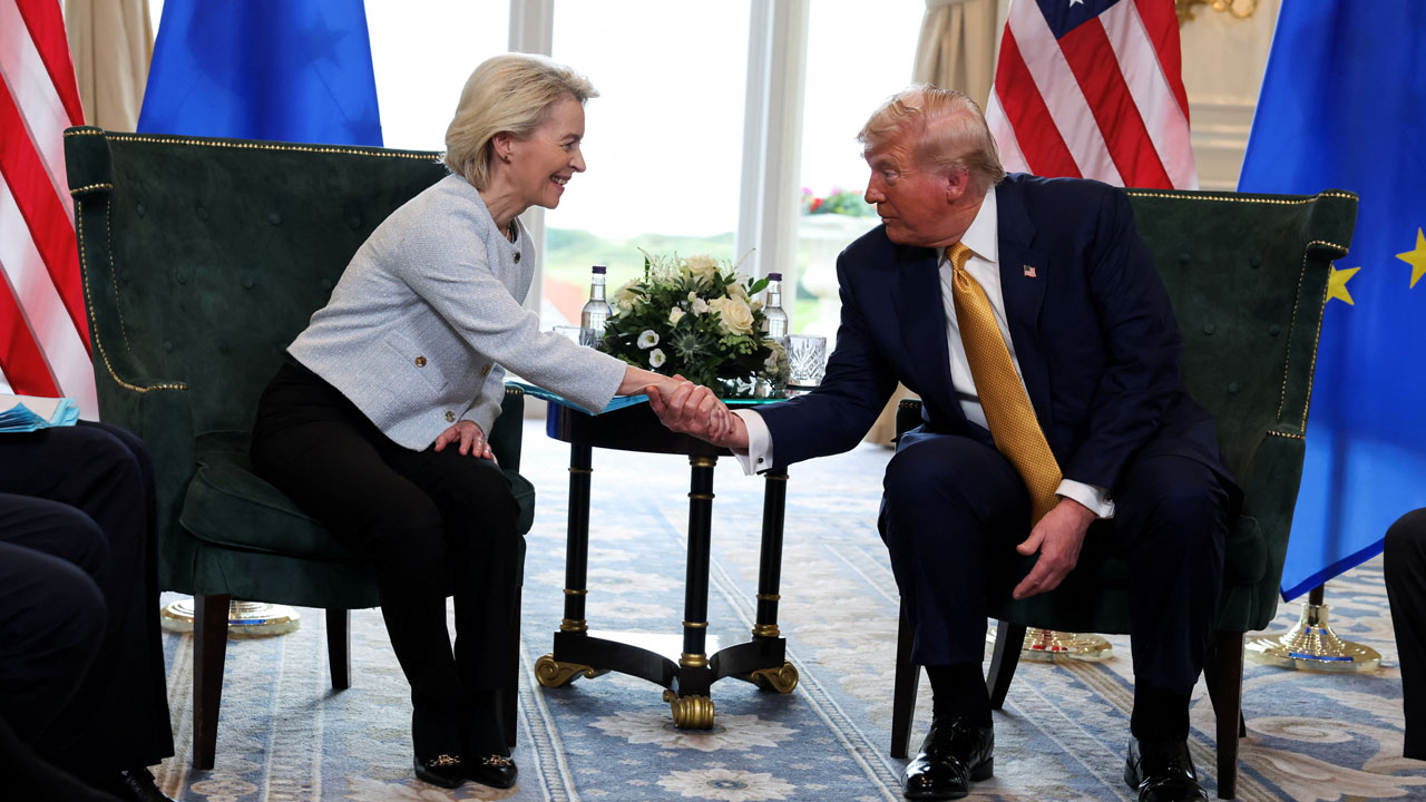 트럼프 "모든 EU산 상품에 15% 관세‥무역협정 타결"