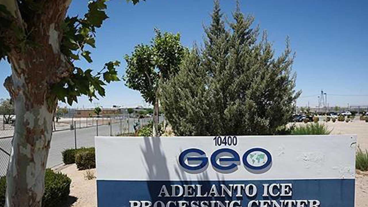 트럼프 대대적 이민 단속에 미국 사설 구금 시설 기업 큰 수익 올려