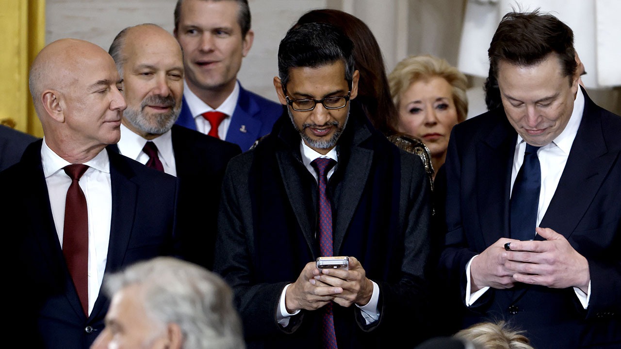 WSJ, 머스크-베이조스, 앞으로는 '우주 주유소' 경쟁 나설 것