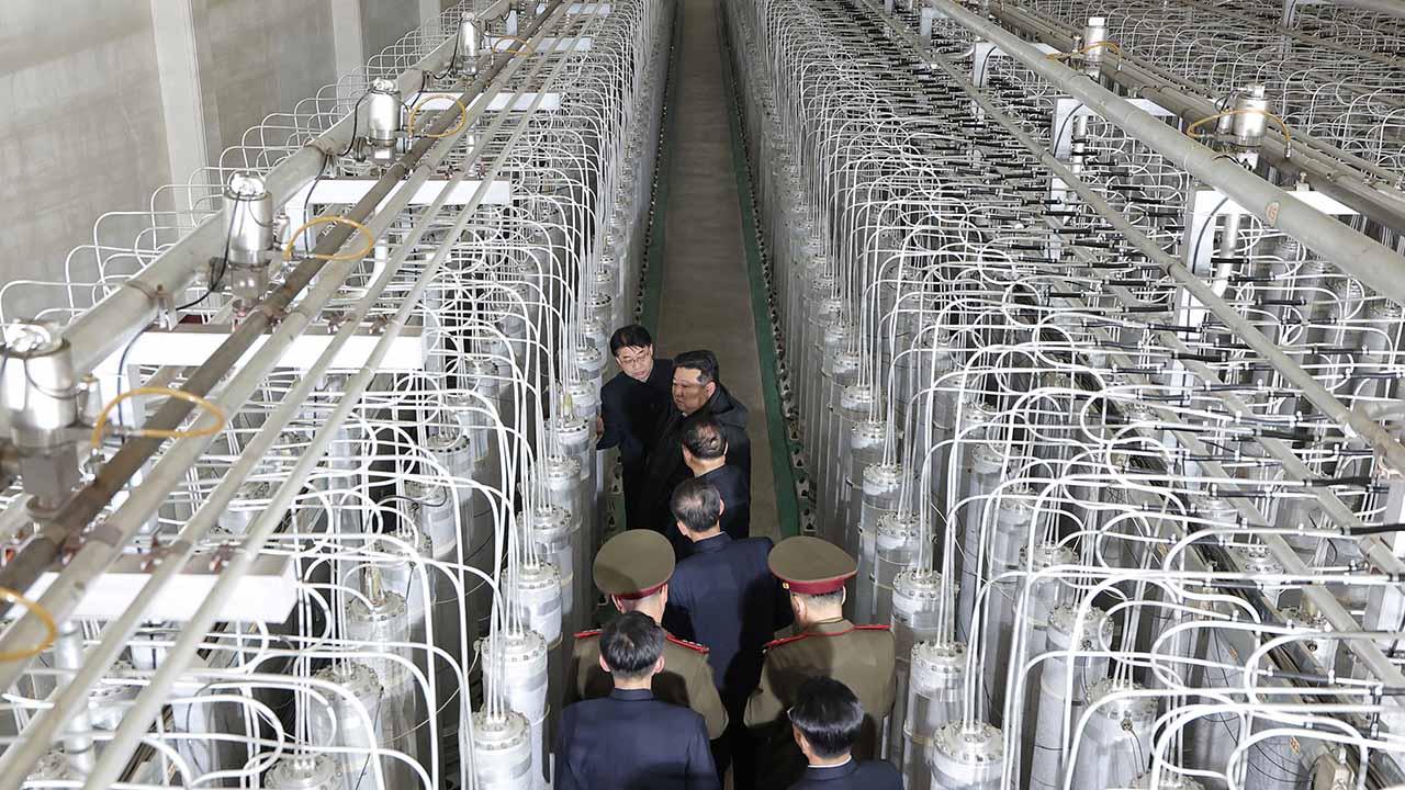 IAEA "북한 영변에 우라늄 농축시설 추정 건물 신설‥심각 우려"