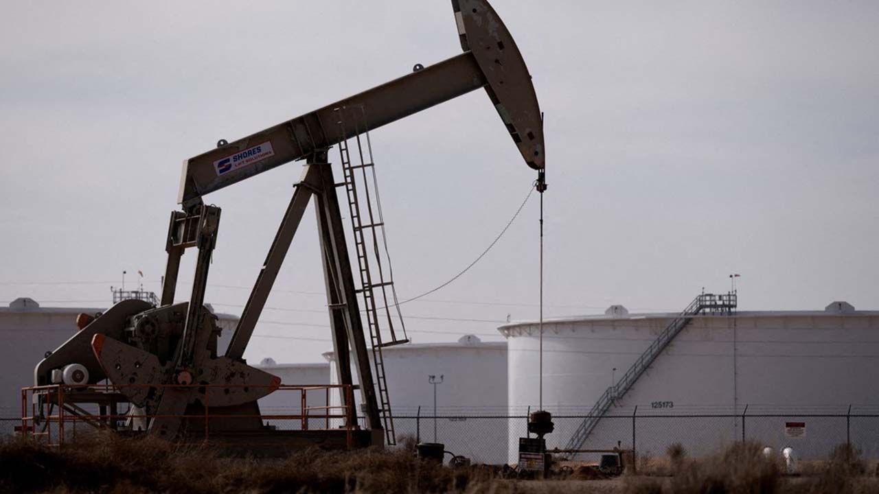 美, 러시아 석유 인프라 제재 가능성에 국제유가 1.8% 상승