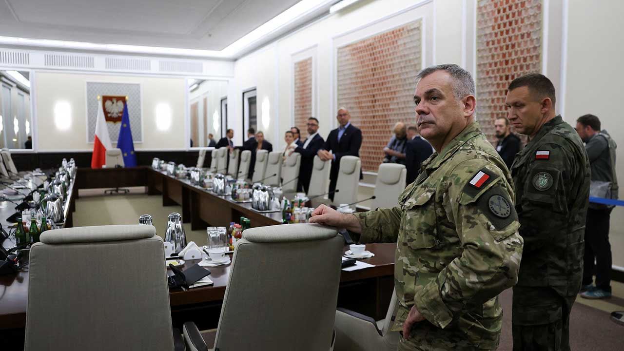 젤렌스키 "폴란드 향한 러시아 드론 최소 8대‥강력 대응 촉구"