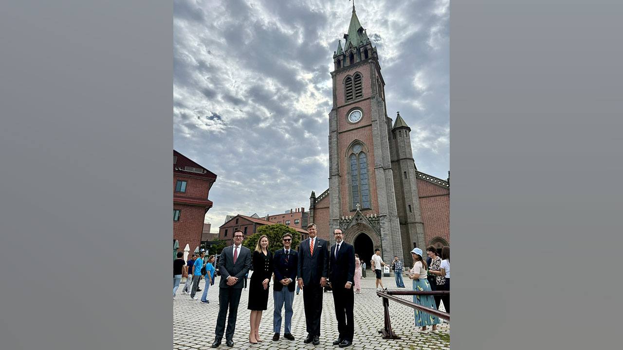 방한 미 국무 부장관, 명동성당 찾아 "찰리 커크를 위해 기도"
