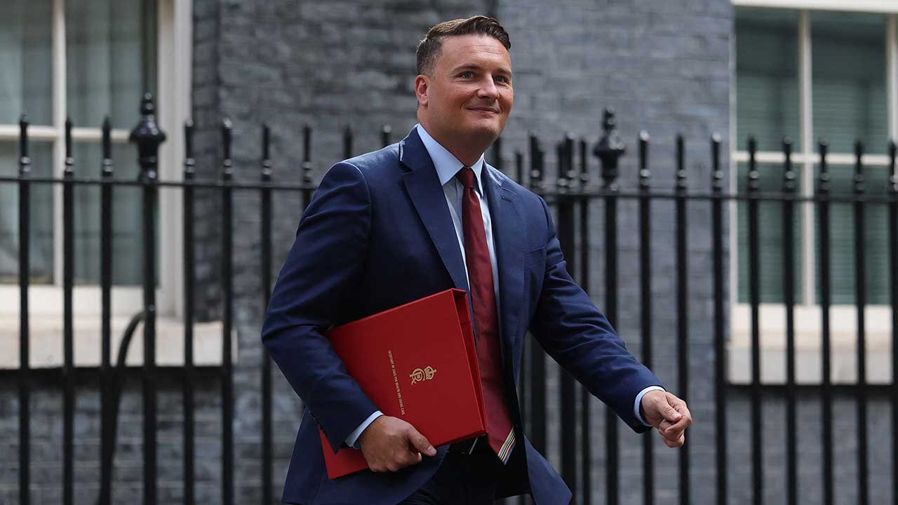 영국 보건장관 "임신 중 타이레놀 먹지 말란 트럼프 말 듣지 마"