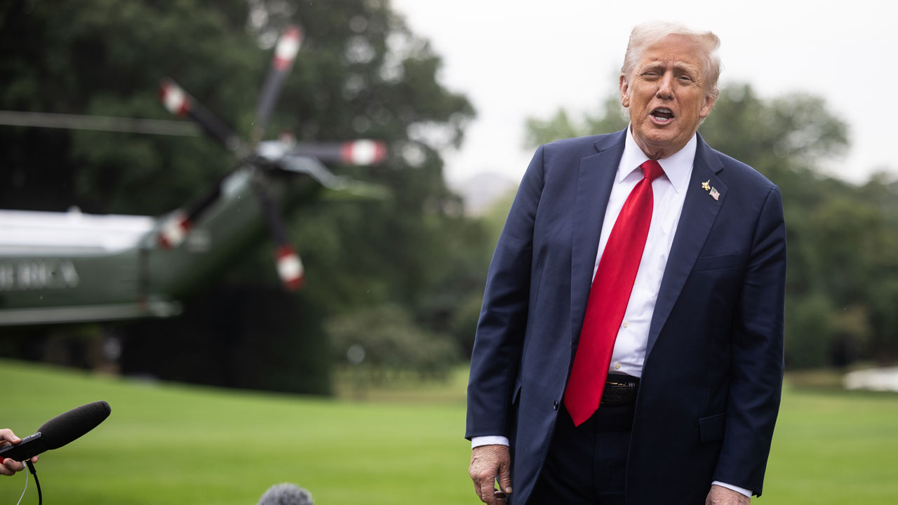 트럼프 "11월 1일부터 중국에 현 관세에 더해 100% 추가 관세"