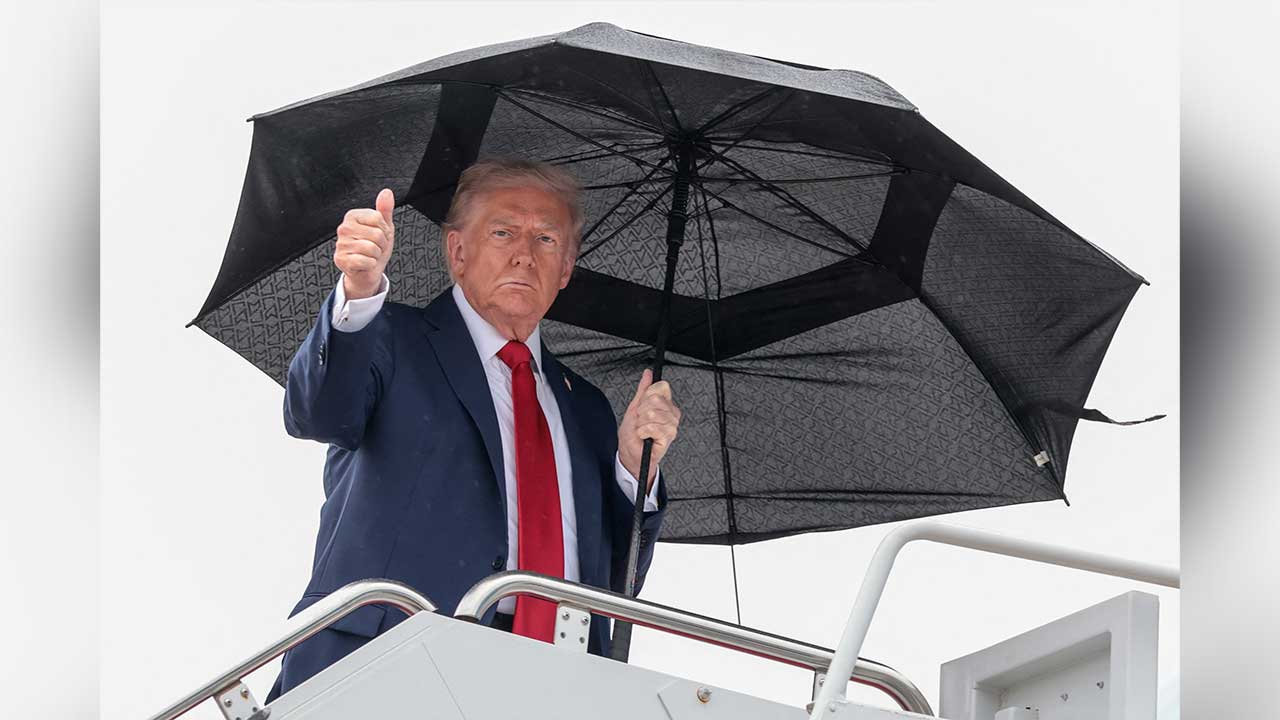 중동으로 출발한 트럼프 "가자 전쟁 끝났다‥휴전 유지될 것"