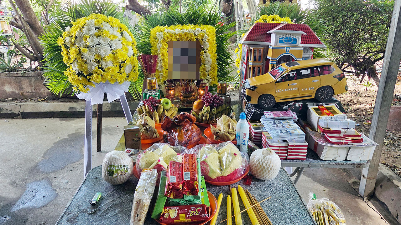 피살된 대학생 화장한 캄보디아 사원 "한국인 시신 3구 더 있어"