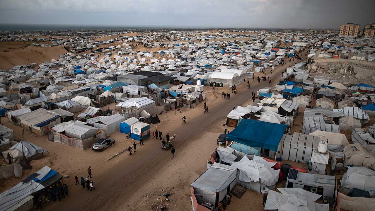 "가자지구 폭우로 1만 7천 가구 피해‥난민촌 텐트 침수"