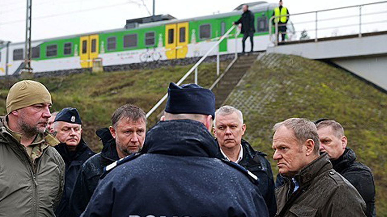 폴란드 "우크라 연결 철로 폭파범은 우크라인"