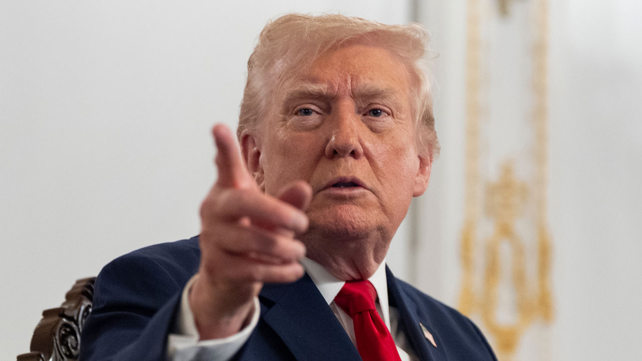 트럼프 "바이든이 자동서명기로 서명한 모든 행정명령 등 취소"