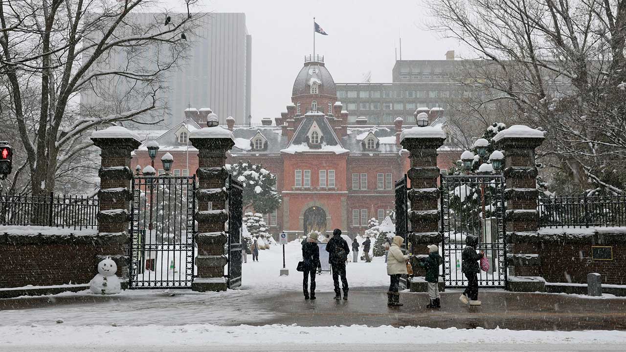 日홋카이도에 폭설‥항공·열차 편 대규모 결항