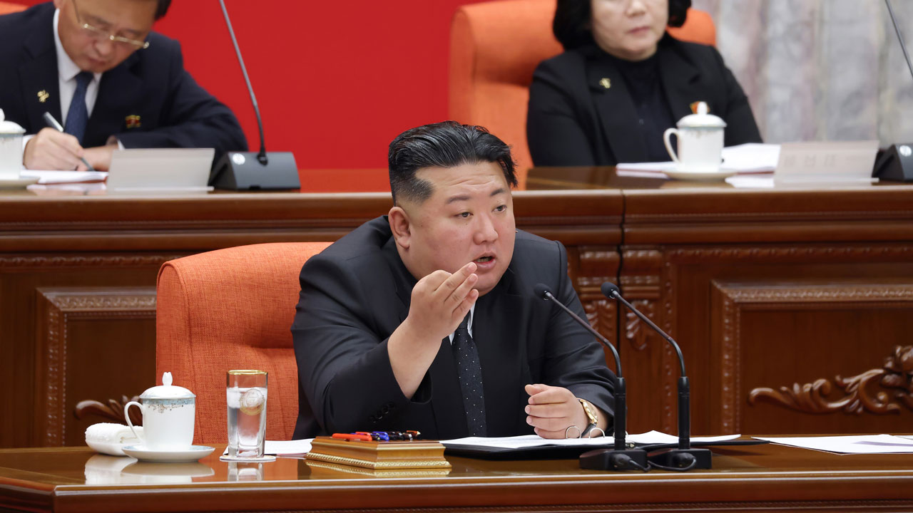 김정은, 8천700톤급 핵잠 건조 지도‥"한국 핵잠, 반드시 대응할 위협"