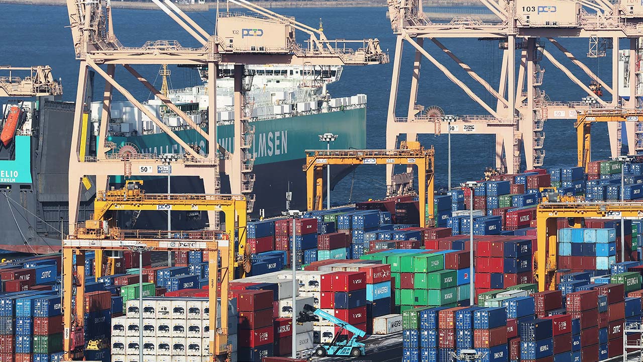 정부, 4개월 연속 '경기 회복' 진단‥"내수 개선·반도체 수출 호조"