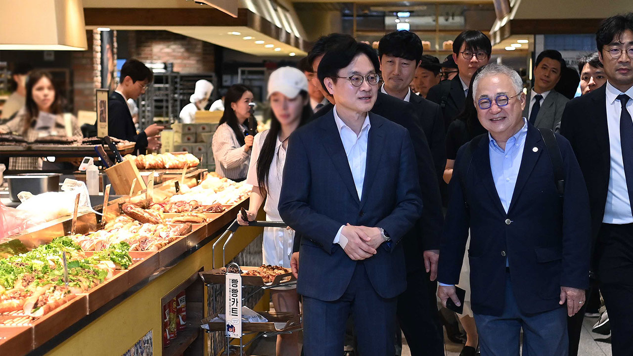 김정관 산업장관, 스타벅스 저격?‥"논란이 된 기업 성심당처럼 고객 섬겨야"