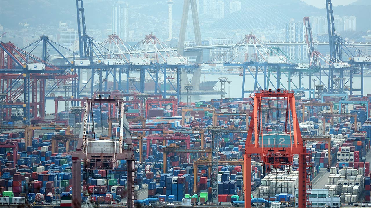 5월 수출 877억 달러‥반도체 슈퍼사이클에 역대 최대기록 경신