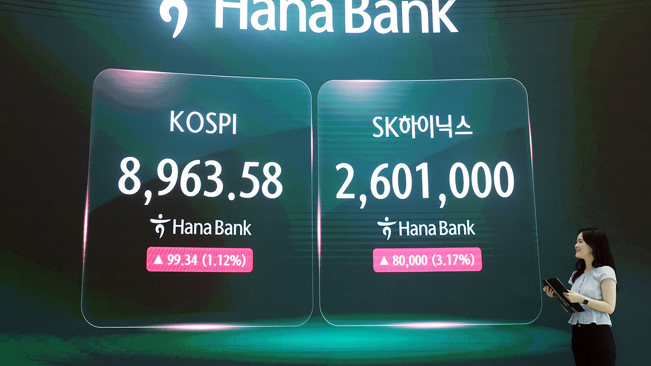 코스피, 연내 금리 인상 기조에도 8,975 찍으며 장중 사상 최고치