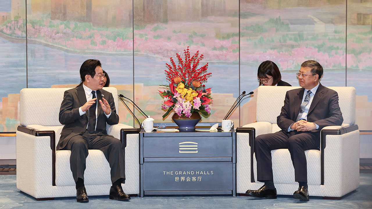 이 대통령, 상하이 당 서기와 만찬‥"근거 없는 오해로 발전 가로막아"