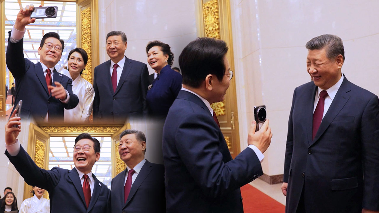 이 대통령, 시진핑 주석으로부터 전기자전거·도자기·그림 등 선물받아