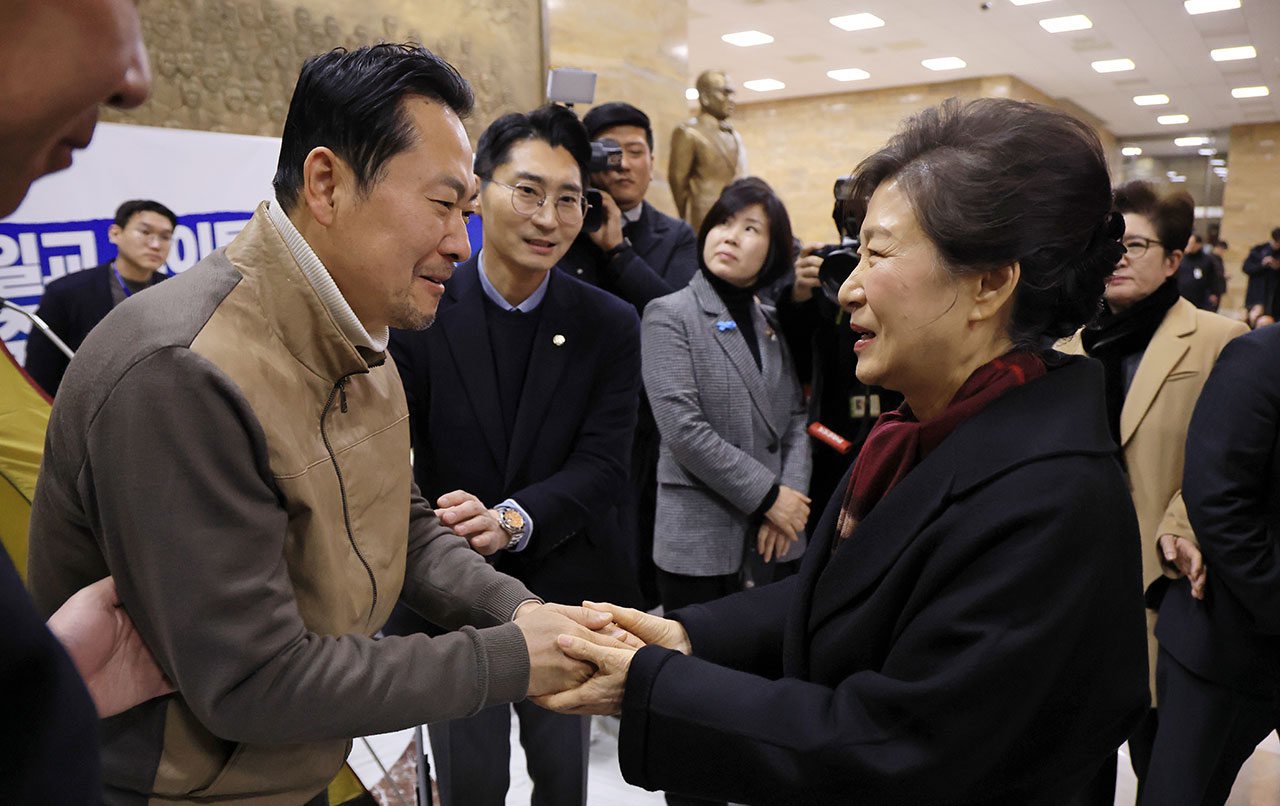 장동혁 8일째 단식 중단‥"더 길고 큰 싸움 위해 단식 중단"