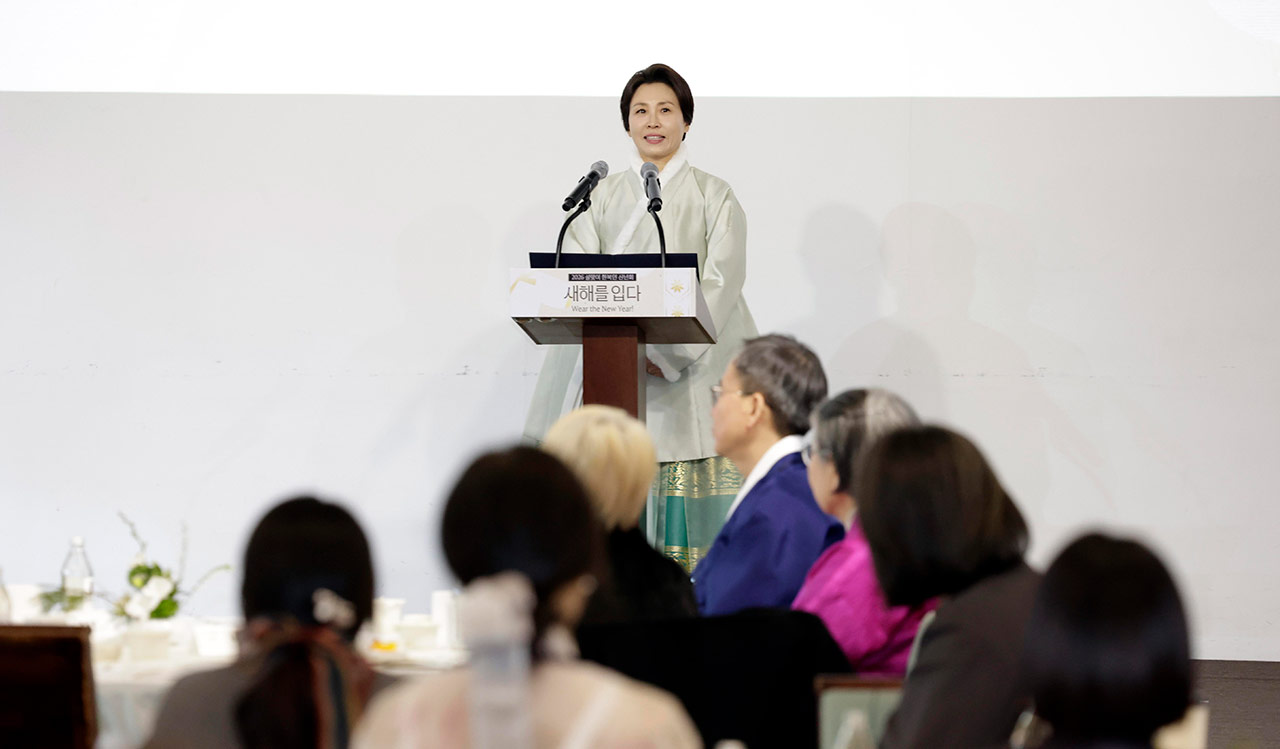 김혜경 여사, '한복 명예홍보대사'로‥"한복은 K-컬처 핵심자산"