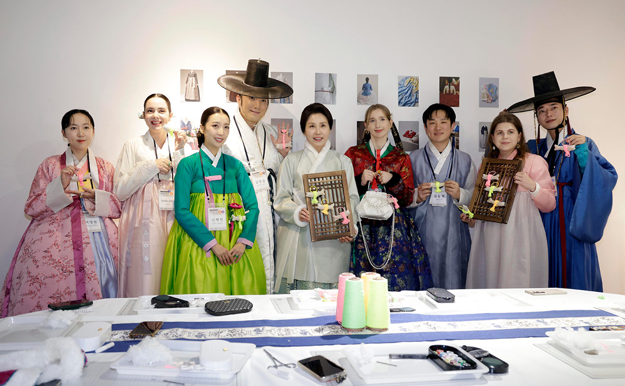 김혜경 여사, '한복 명예홍보대사'로‥"한복은 K-컬처 핵심자산"