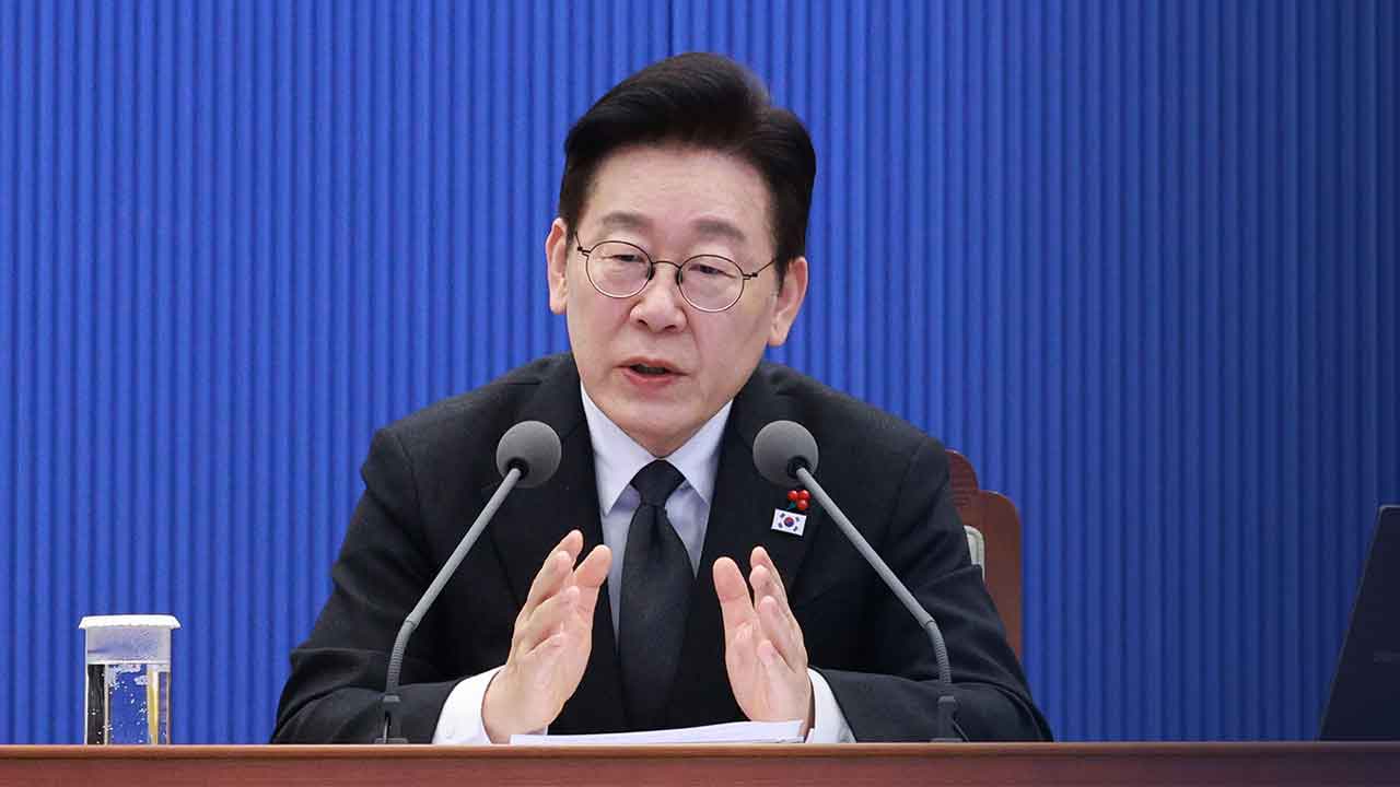 이 대통령 "농지매각 명령에 공산당 운운‥경자유전 원칙은 헌법에 명시"