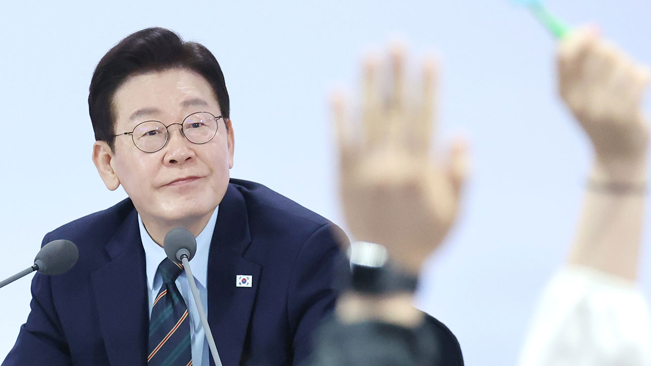 이 대통령 "새만금, 시대상황 맞게 현실적 조정‥돈 다른데 쓰면 좋겠다"