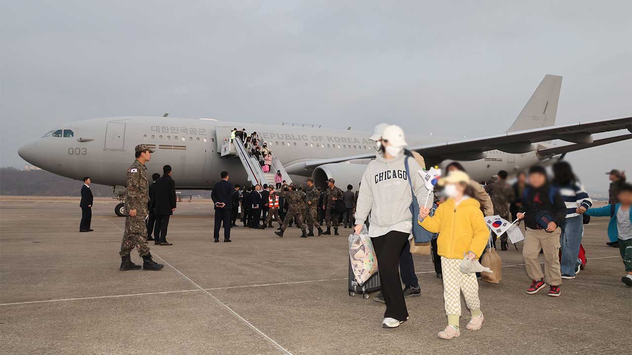 사우디서 軍수송기 탄 한국인 204명 무사히 귀국