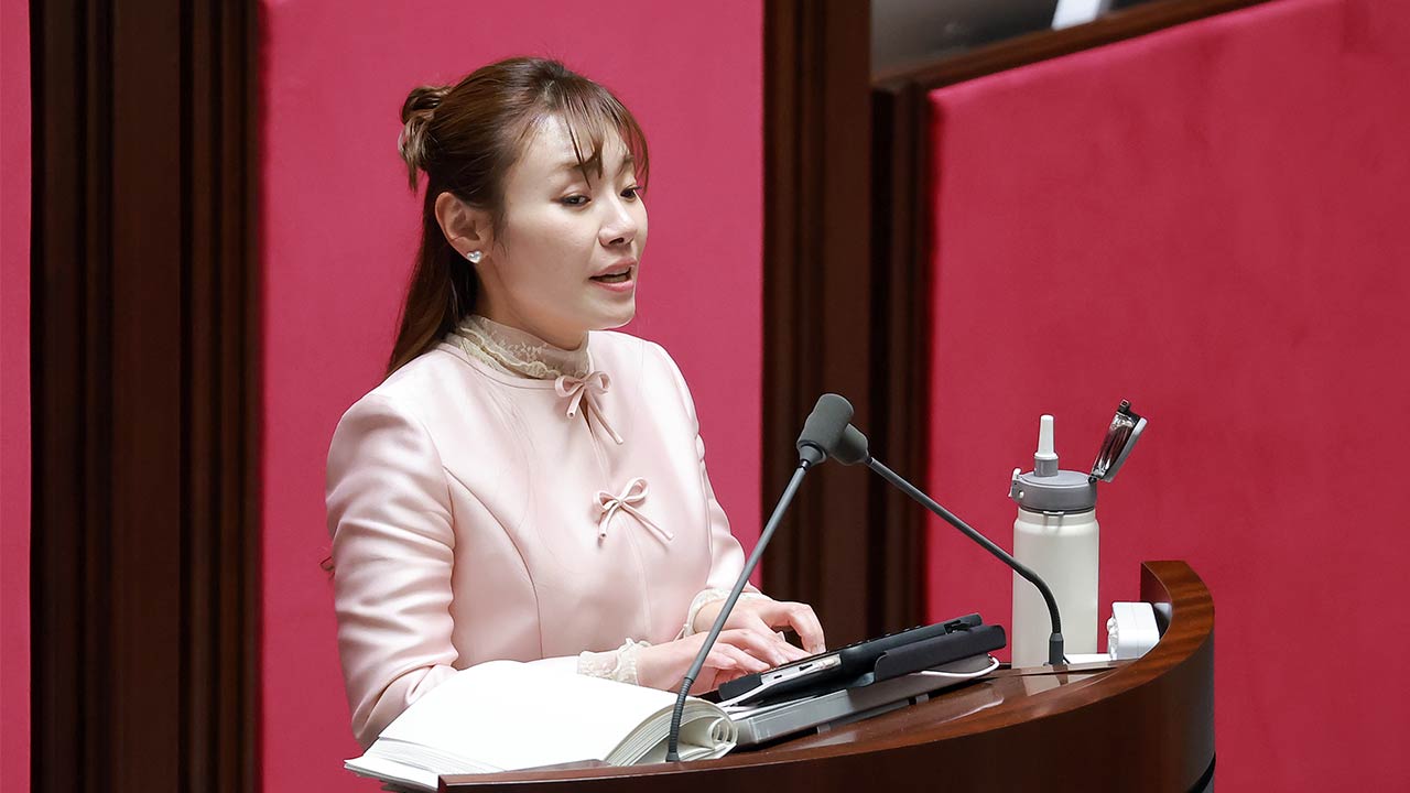 점자판 짚으며 17시간 35분 필리버스터한 김예지‥여야 격려