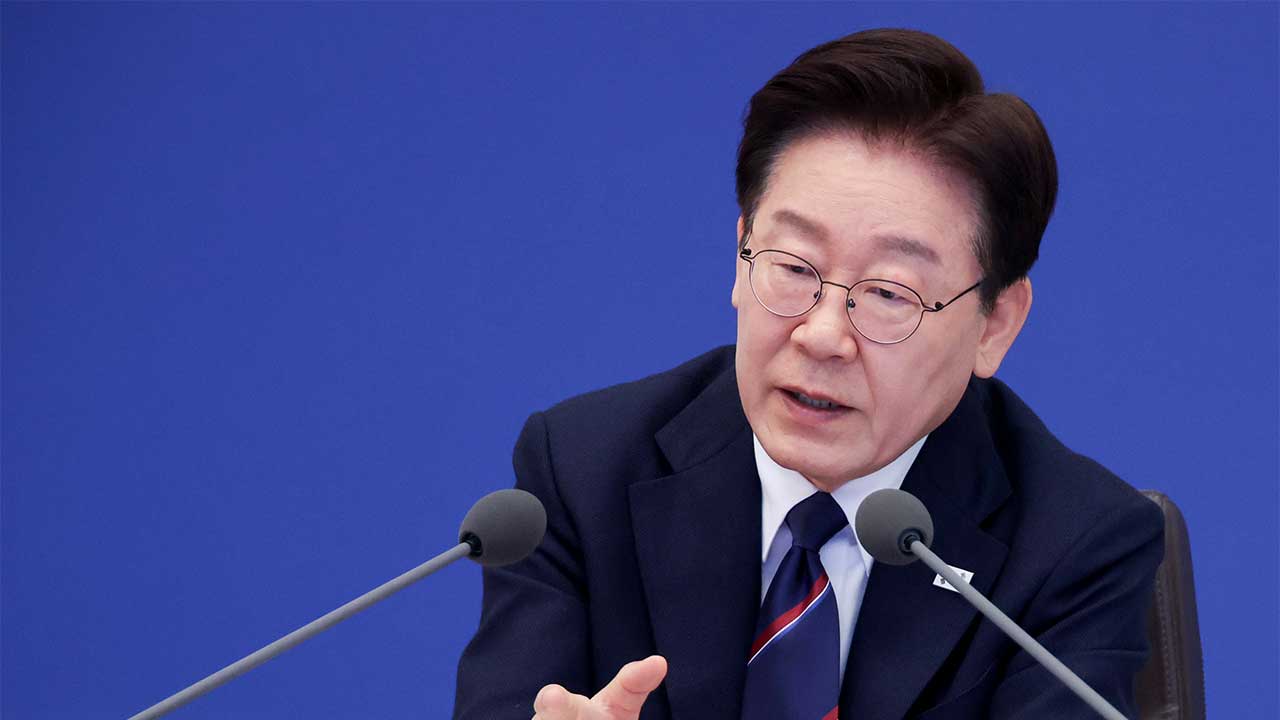 이 대통령 "'종량제 봉투 수급 불안' 헛소문 퍼뜨린 사람 찾아야" 경찰 지시