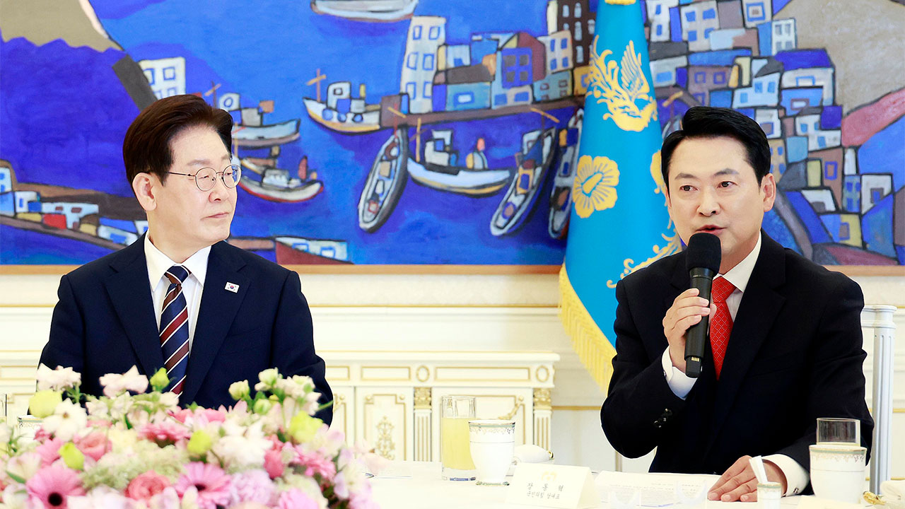 국힘 "개헌 전 중임·연임 않겠다 선언 요구‥이 대통령, 즉답 피해"