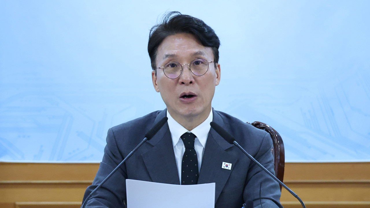 김민석 총리 "원유 수급과 물가관리 등 만전 기해달라"