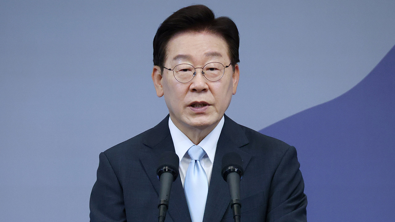 이 대통령, 다카이치 일본 총리 만나 "한일 폭풍우 함께 헤쳐나가는 파트너"
