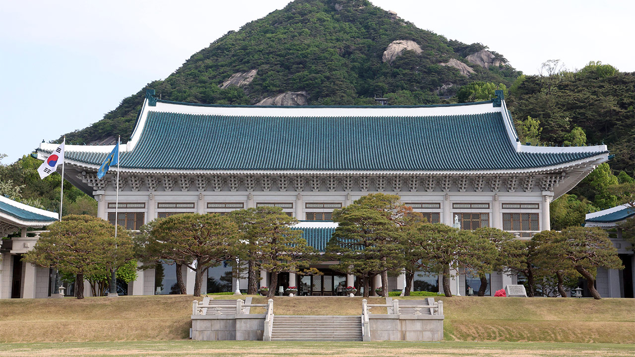 청와대, 시진핑 방북 동향 주시‥"중국 한반도 평화에 건설적 역할 기대"