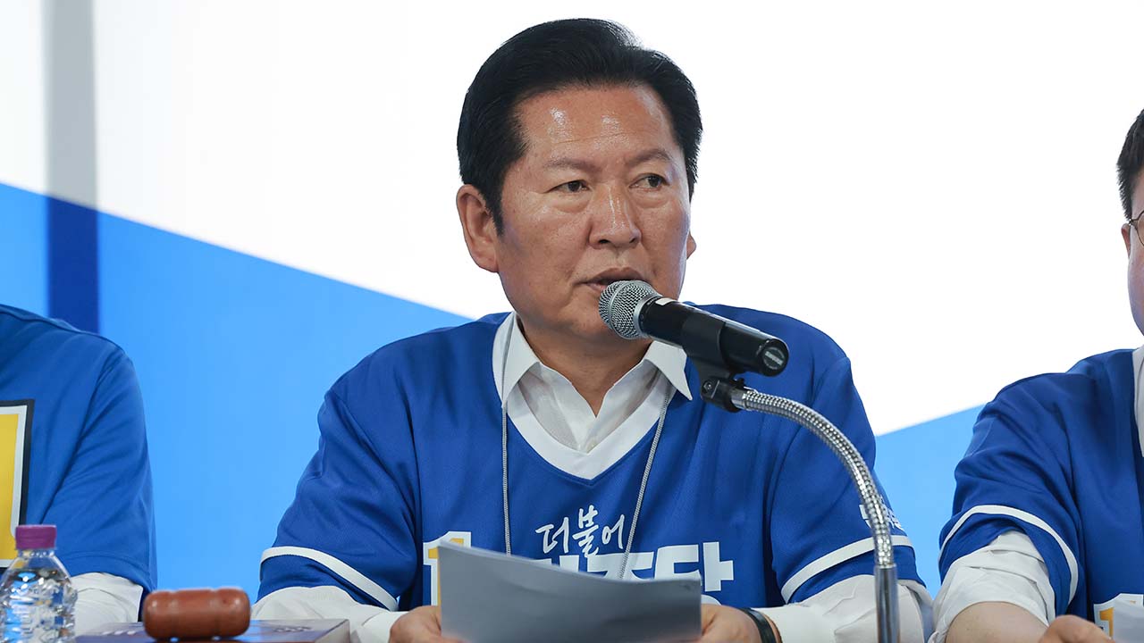 정청래 "정용진, 스타벅스 '탱크 데이' 관련 무릎 꿇고 석고대죄하길"