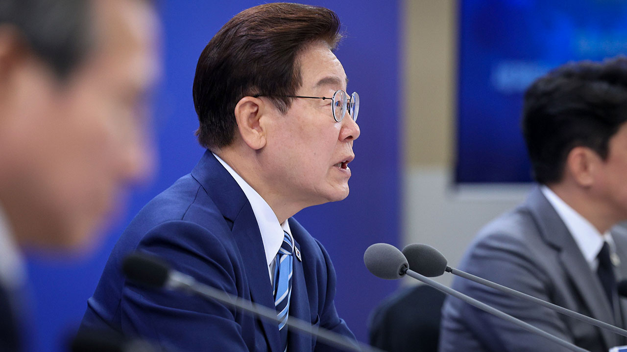 이 대통령 "부산 BTS 공연 등 숙박 바가지, 개선해야"