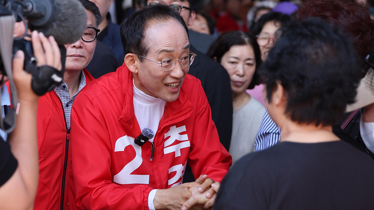 부산 찾은 이명박 "박형준, 일 계속하게 뽑아달라"‥박근혜, 대구서 추경호 지원