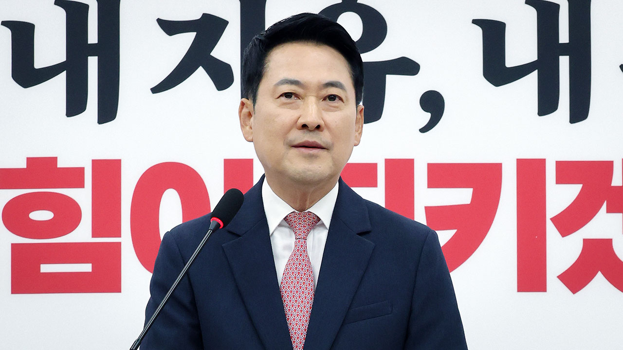 장동혁, '거취 질문'에 "객관적 데이터" 언급하며 반문‥'사퇴 의사' 없는 듯
