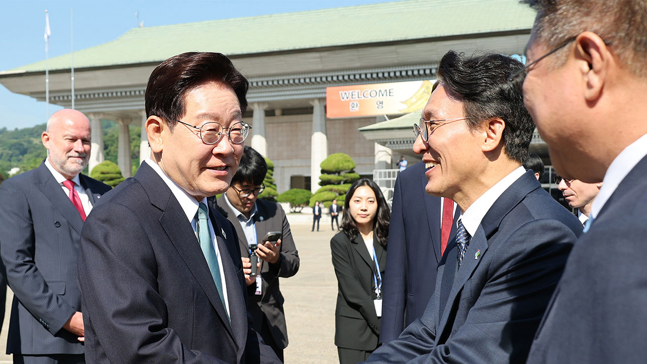 정청래, 이 대통령 유럽 순방 환송행사에 불참‥김 총리는 직접 배웅