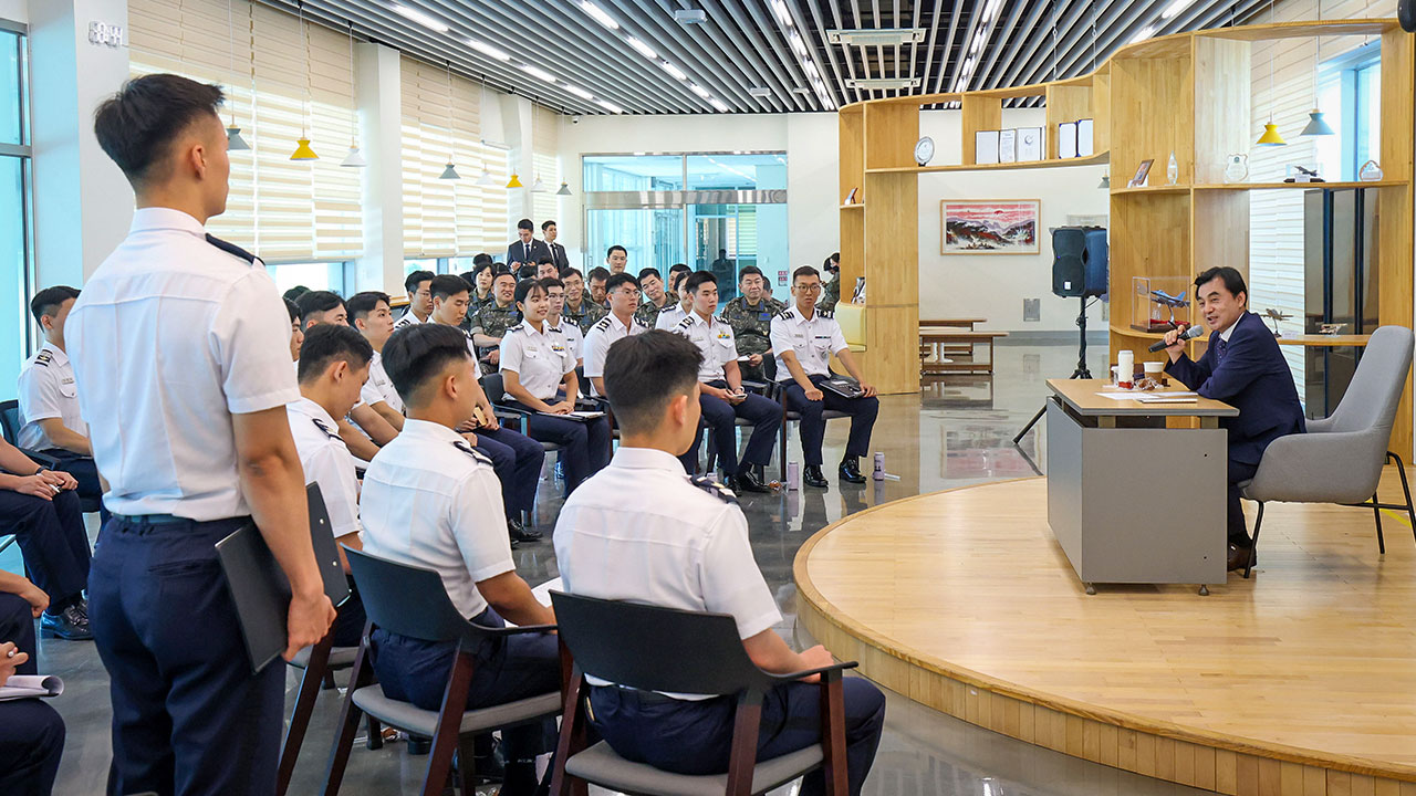 안규백, 육사·해사 이어 공사 방문‥'국군사관학교' 창설 구체화