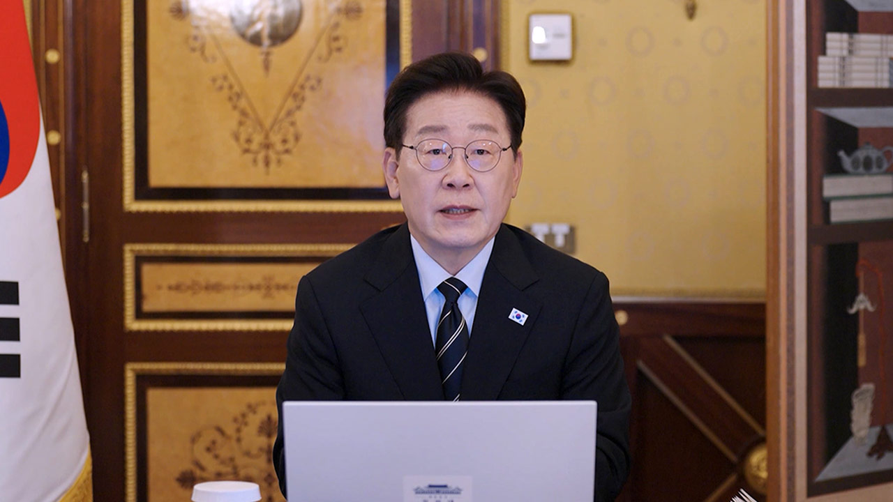이 대통령, 유럽에서 화상회의 열고 "음모론 선동 세력 고개 들어‥반사회적 행태"
