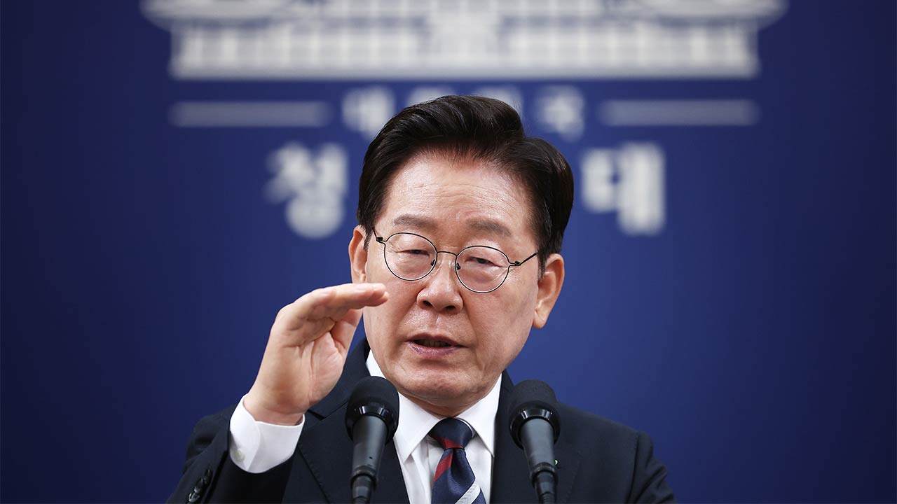 이 대통령 "트럼프와 북핵 해결 논의‥단계별 접근 강조"