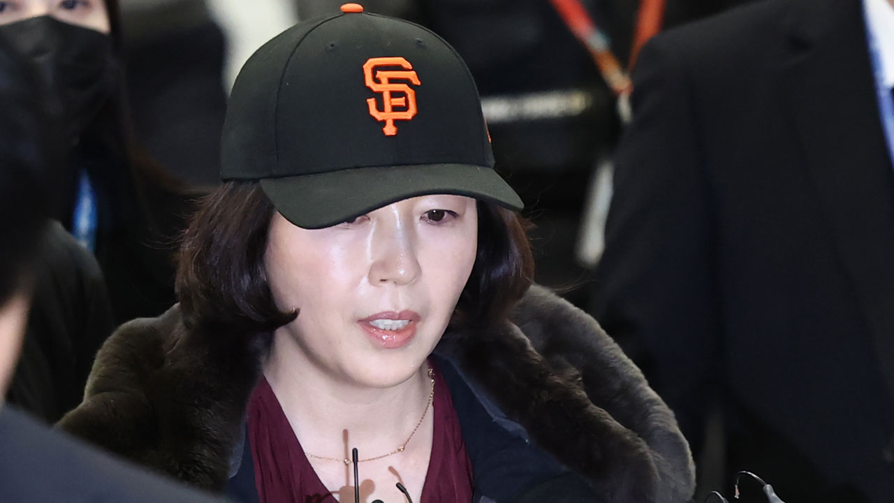 '1억 공천헌금' 김경 시의원 경찰 출석‥조사 시작