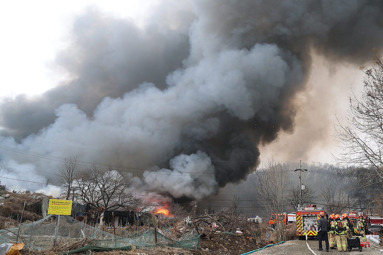 서울 구룡마을 화재, 산불로 번져‥"짙은 안개로 소방헬기 이륙 어려워"
