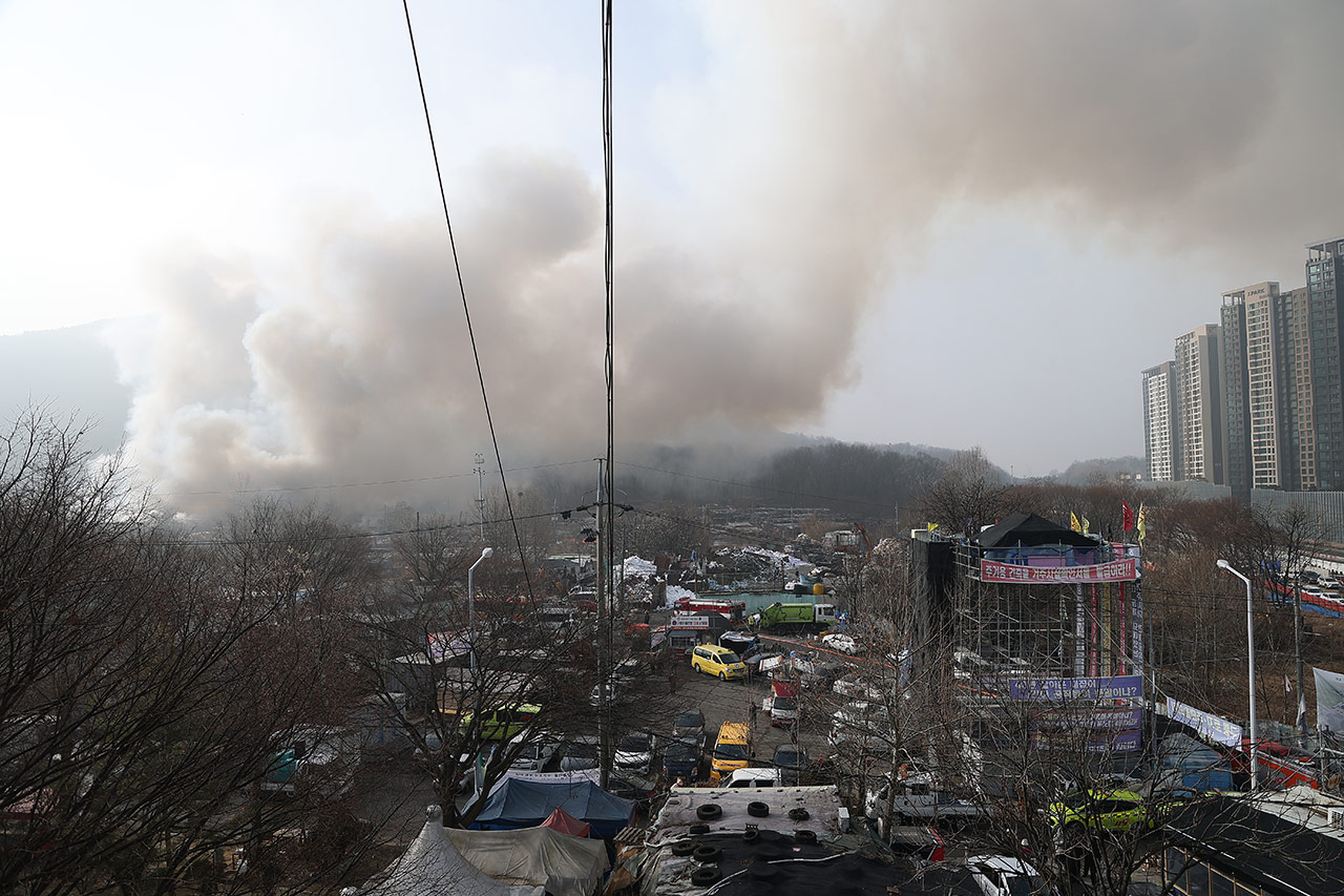 서울 구룡마을 화재, 산불로 번져‥"짙은 안개로 소방헬기 이륙 어려워"