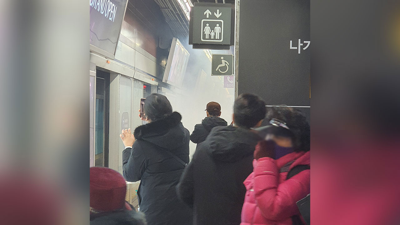 서울 지하철 종로3가역에서 연기 발생‥승객 450명 긴급 하차