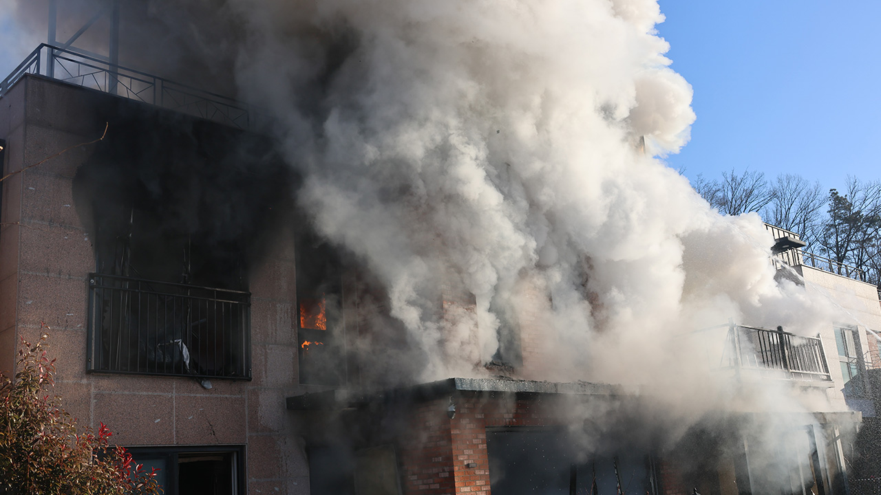 경기 용인 다세대주택 화재‥1명 중상·2명 경상