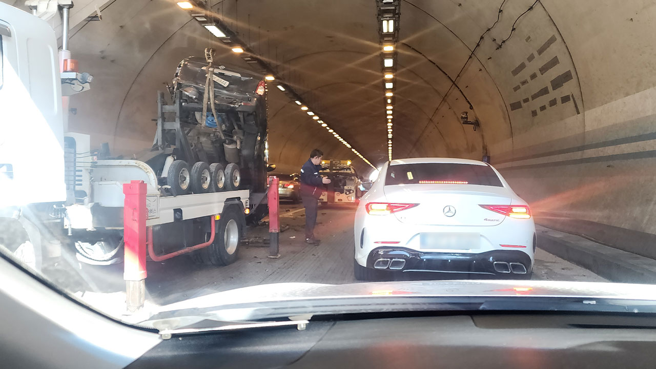 전북 완주군 순천완주고속도로 7종 추돌‥3명 이송