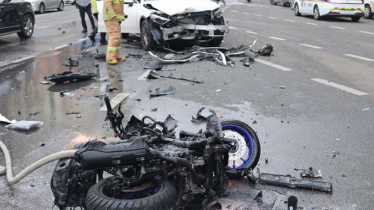 신호 위반 차량에 치여 50대 오토바이 운전자 사망